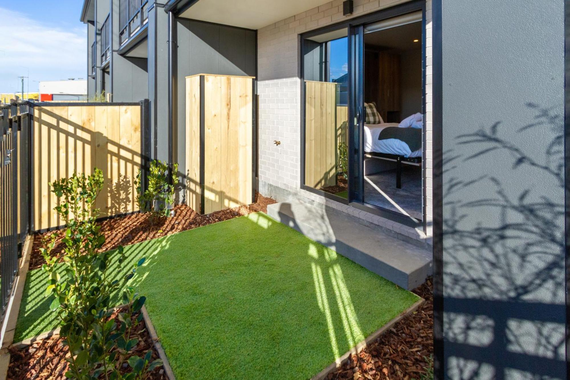 Single Level Studio Escape On Wilmer St - Central Christchurch Eksteriør billede